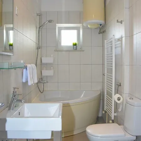 Crnika * מאנדרה